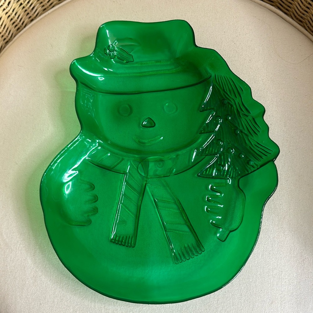 NWT Adorable Green Plastic Snowman Serving Tray